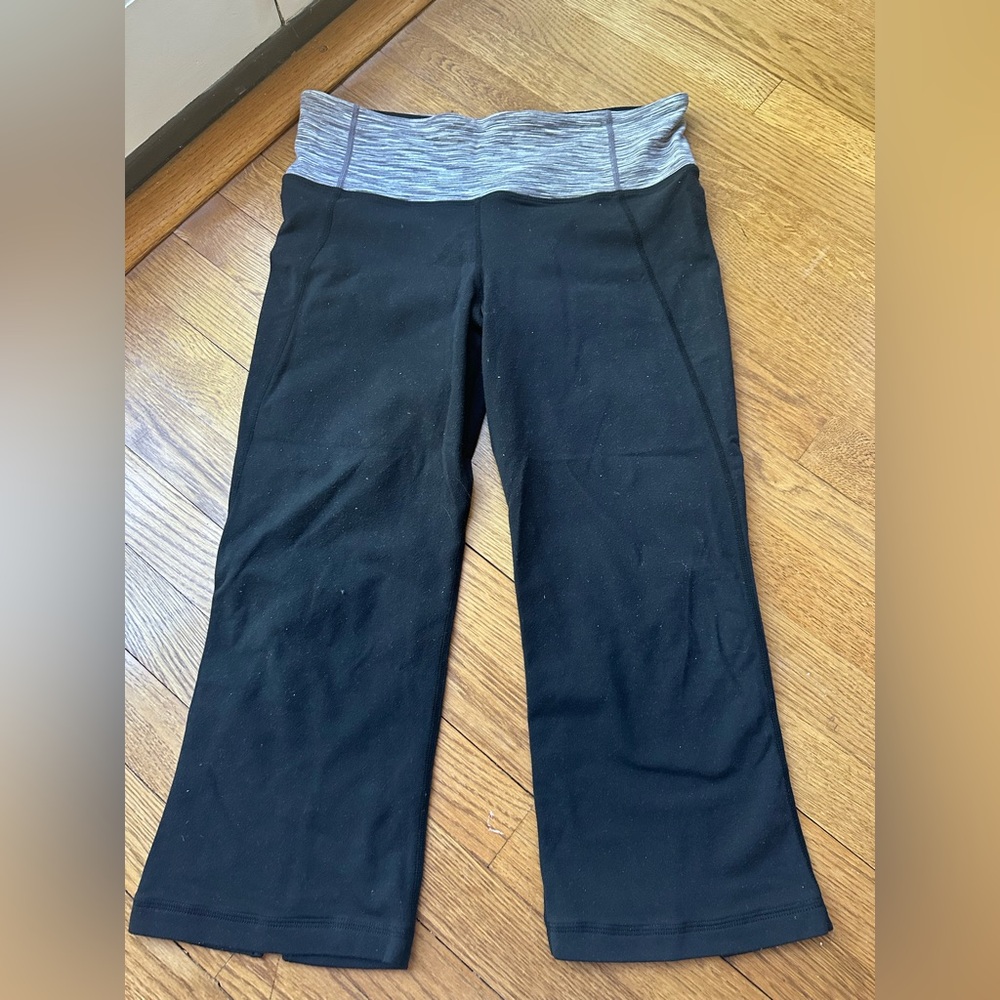 Lulu lemon black leggings cropped vented back sz 8 perfect condition